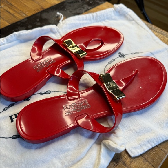Prada red rubber thong sandals - Picture 2 of 4